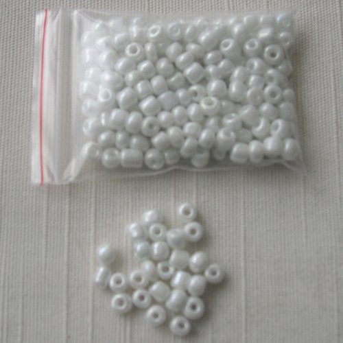 Lot de 10g. de grosses perles de rocaille 4 mm. blanches brillantes