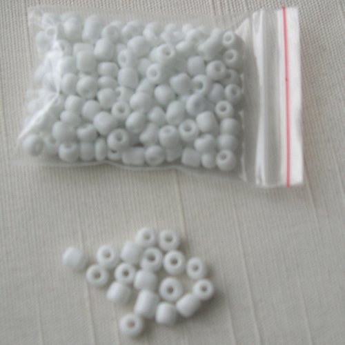 Lot de 10g. de grosses perles de rocaille 4 mm. blanches