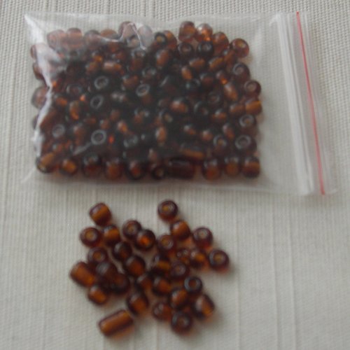 Lot de 10g. de grosses perles de rocaille 4 mm. marrons