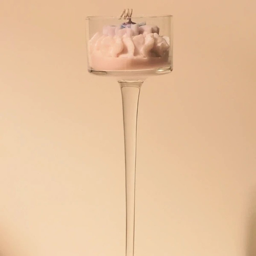 Bougie chantilly élégante sur pied – création artisanale parfumée