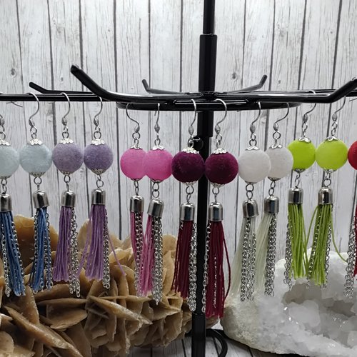 Boucle d'oreille perles duveteuse