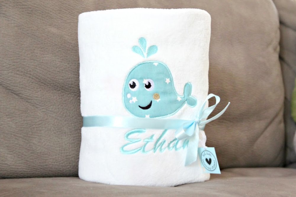 Couverture Plaid Polaire Bebe Personnalise Motif Baleine Un Grand Marche