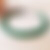 Petit bracelet extensible serti de perles de couleur vert et argenté