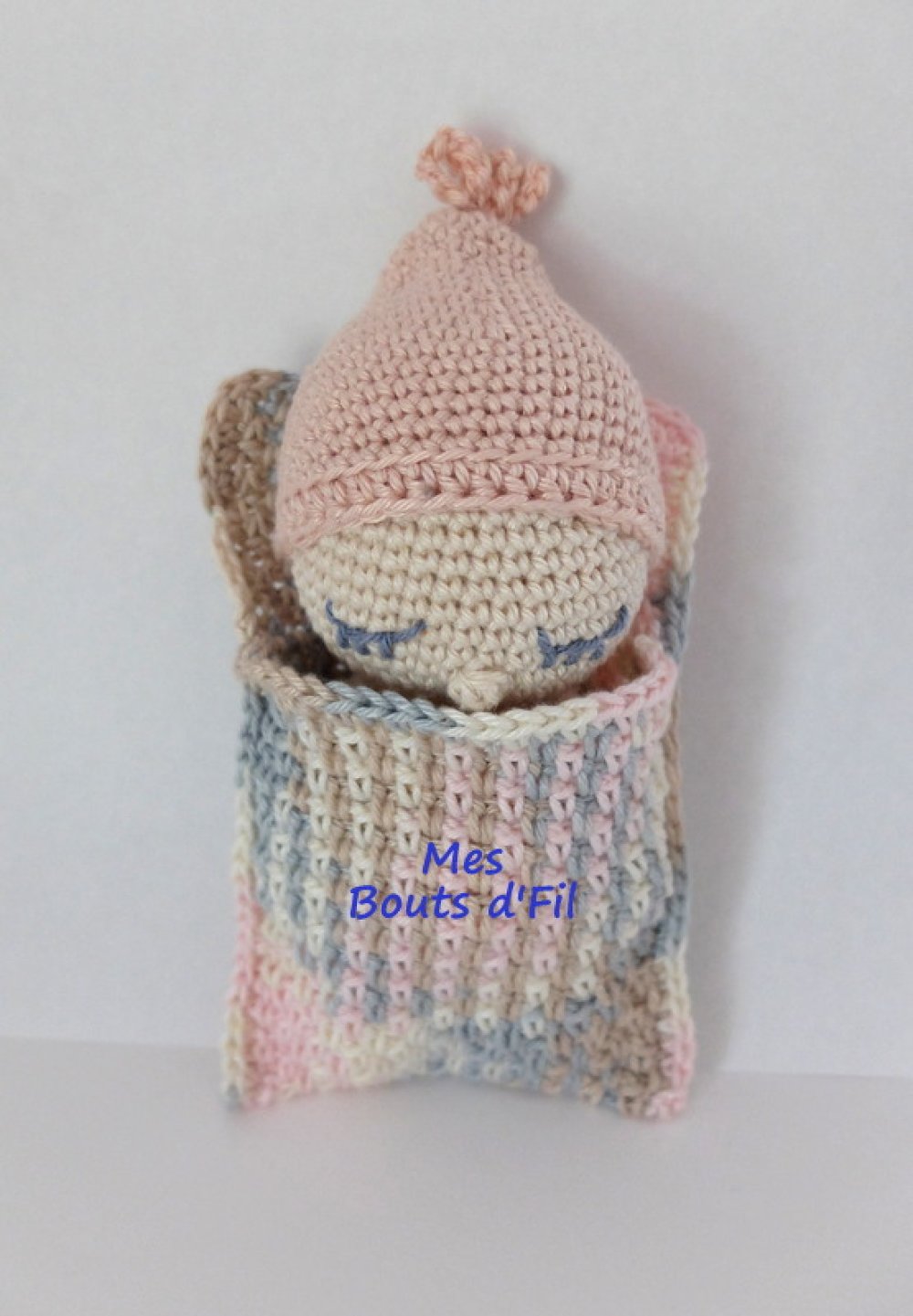 Bebe Au Crochet Dans Son Nid D Ange Un Grand Marche