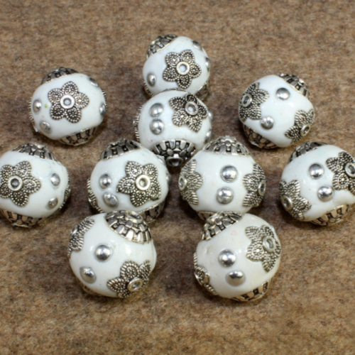 X 3 perles d'indonésie ronde 15 x 14 mm trou 1-2 mm blanche