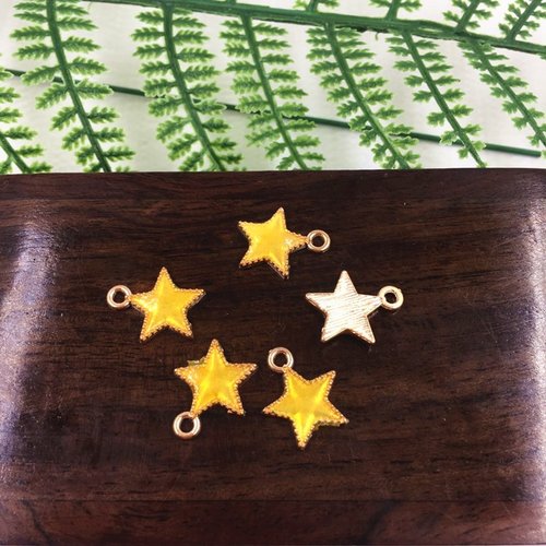 Breloque étoile émaillée jaune métal doré 15 x 13 x 2mm (10 pièces )