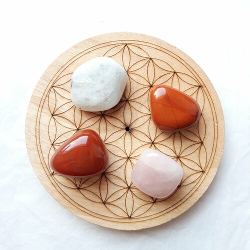 Lot pierres naturelles fertilite, jaspe rouge, pierre de lune, quartz rose et cornaline