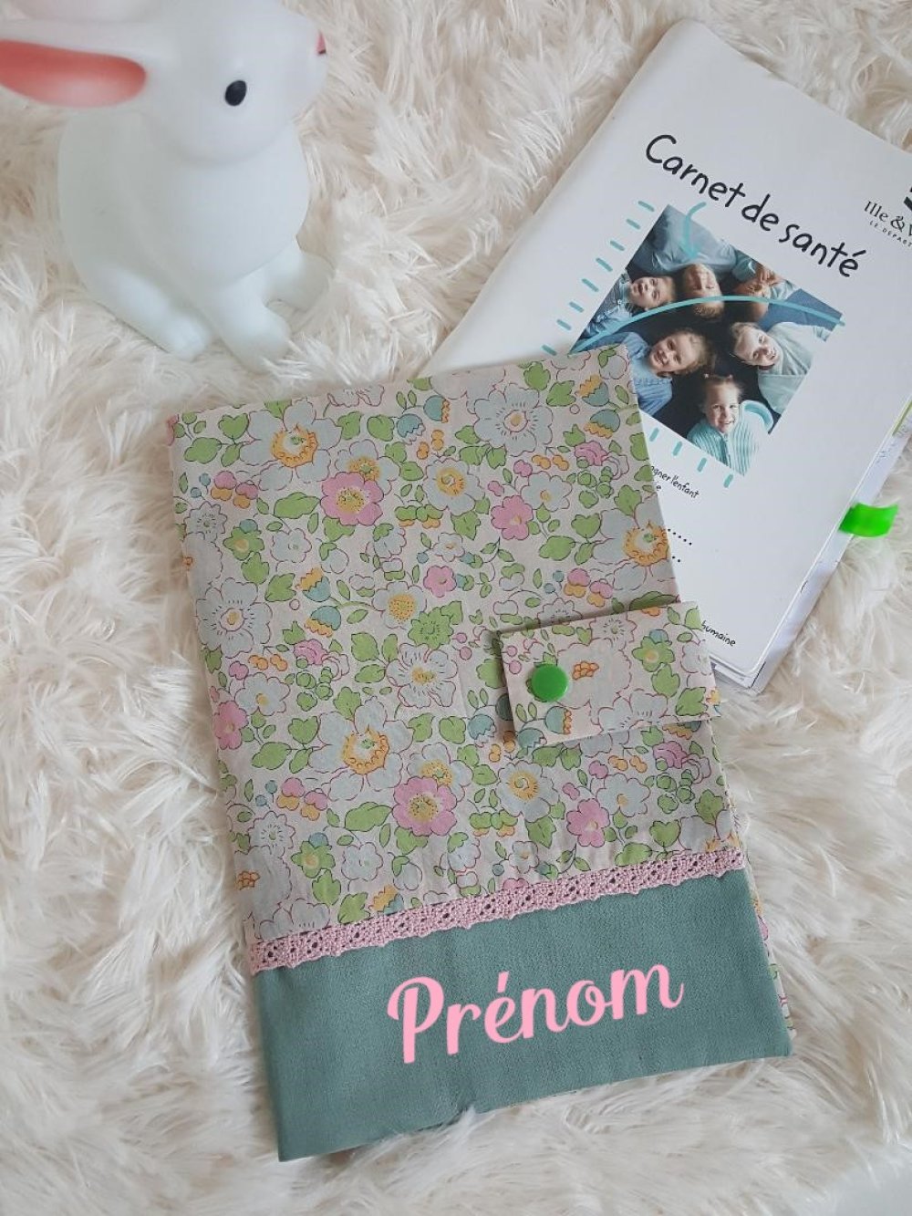 Protege Carnet De Sante En Liberty Betsy Pistache Un Grand Marche
