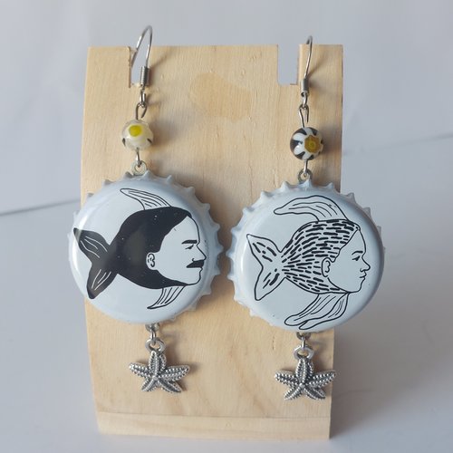 Boucles d'oreilles asymétriques avec capsule "monsieur-madame"