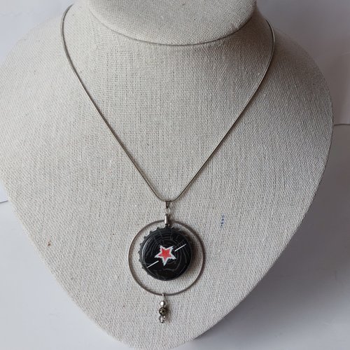 Collier avec capsule "etoile et toile"