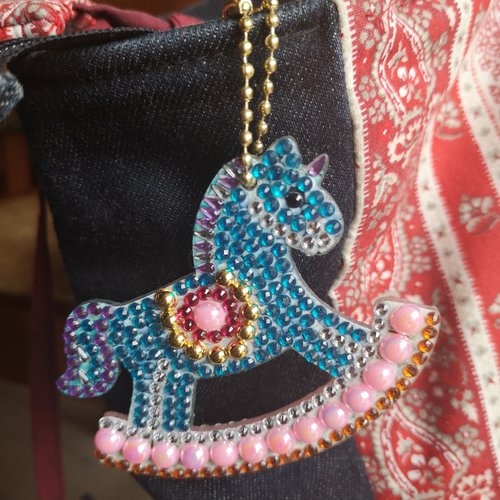 Porte-clés cheval à bascule /bijou de sac en perles de diamants 