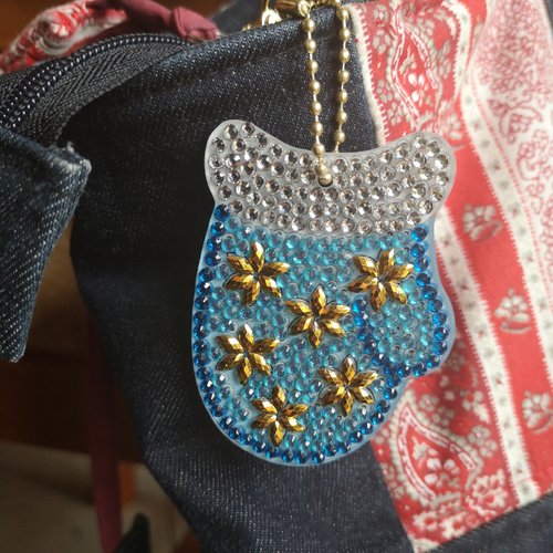 Porte-clés moufle /bijou de sac en perles de diamants 