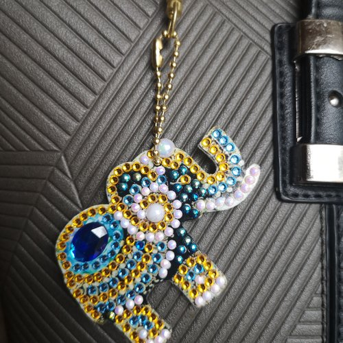 Bijou de sac /porte-clés éléphant en perles de diamants 