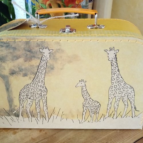 Valise /à Jouets en Carton pour Enfant Motif Fraises avec poign/ée en m/étal et Fermeture en m/étal Jaune Taille M