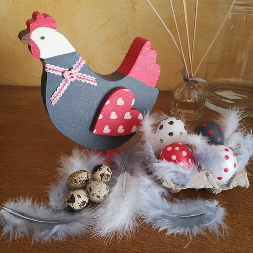 Poule de pâques et ses jolis oeufs fêtes de pâques !