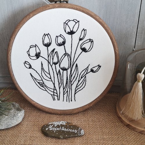 Broderie les tulipes