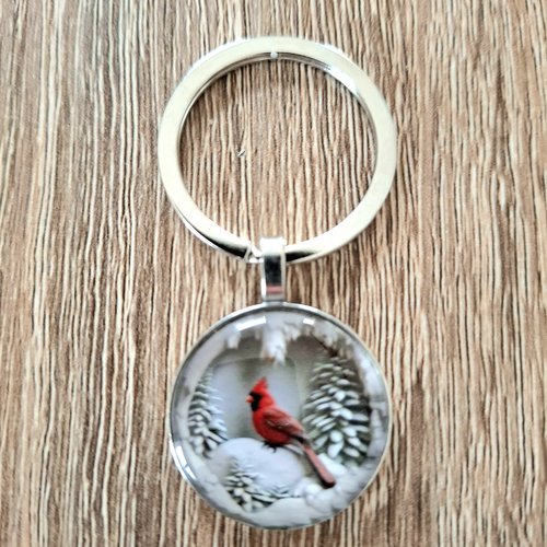 Porte-clés un perroquet rouge dans la neige