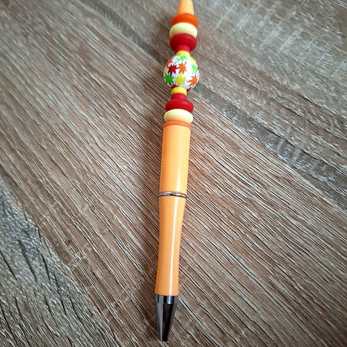 Stylo orange et rouge