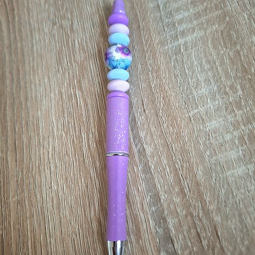 Stylo violet et bleu