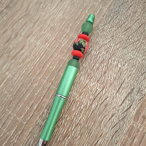 Stylo vert métallisé perle fleurie