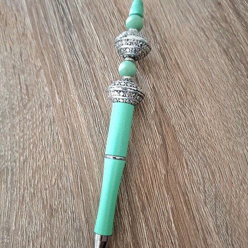Stylo vert clair et chrome