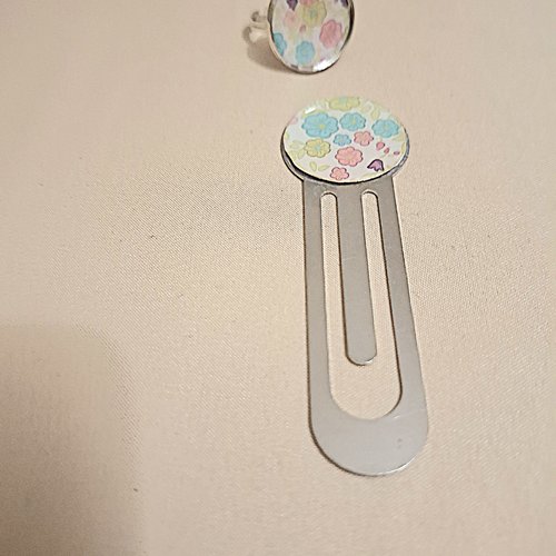 Parure bague et marque page printaniers