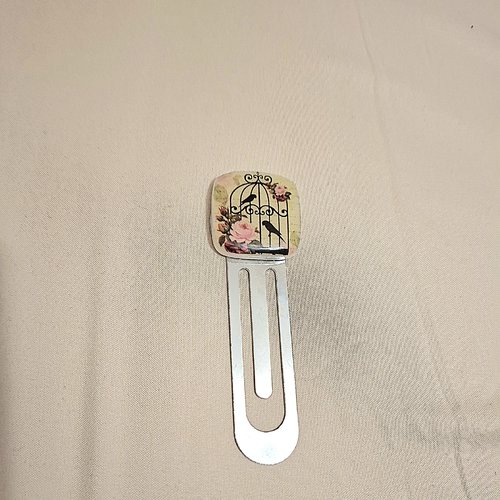 Marque page un oiseau en cage