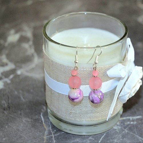 Boucles d'oreilles pendantes perles magiques rose violet
