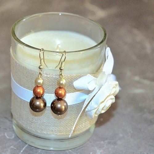 Boucles d'oreilles pendantes perles magiques beige marron