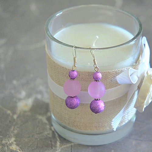 Boucles d'oreilles pendantes perles magiques mauves