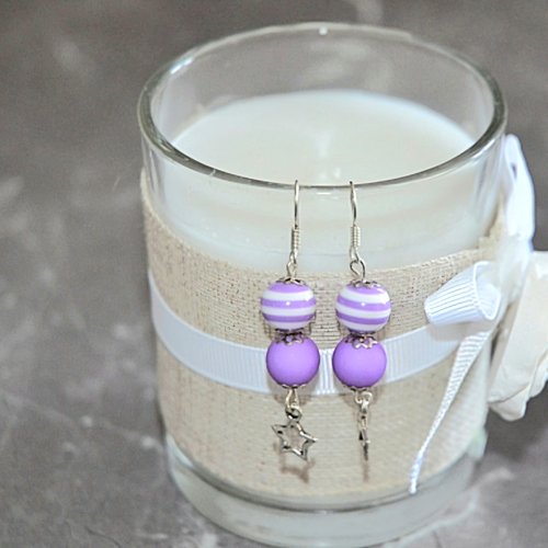 Boucles d'oreilles pendantes perles mauve