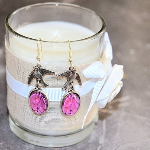 Boucles d'oreilles pendantes oiseau cabochon fuchsia