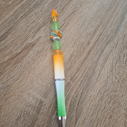 Stylo orange et vert