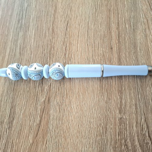 Stylo bleu ciel et blanc
