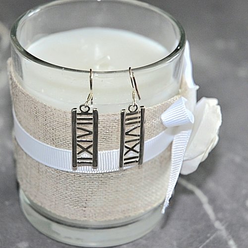 Boucles d'oreilles pendantes argentees chiffres romains