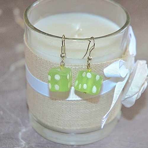 Boucles d'oreilles pendantes dés vert