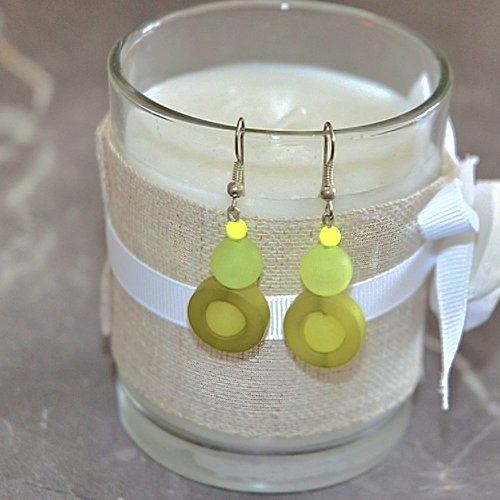 Boucles d'oreilles pendantes perles et anneaux verts givrés