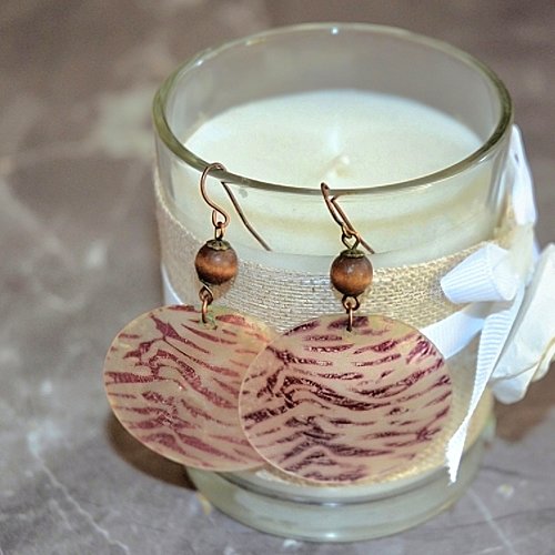 Boucles d'oreilles pendantes créoles nacre
