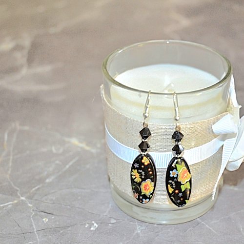 Boucles d'oreilles pendantes perles fleuries noires