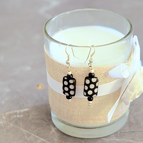 Boucles d'oreilles pendantes perles noires et pois argent