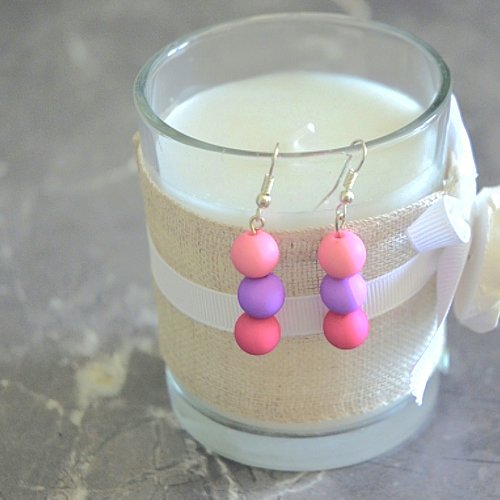 Boucles d'oreilles pendantes perles mauve rose