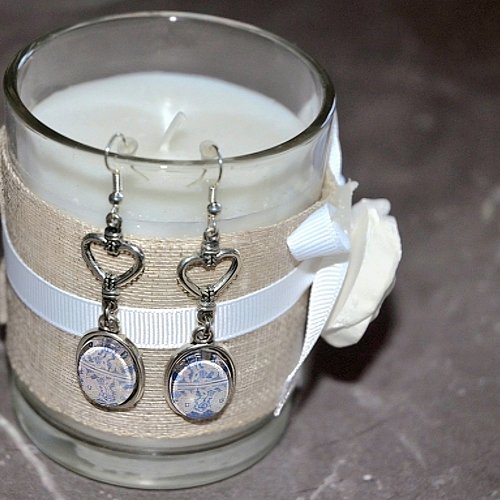 Boucles d'oreilles pendantes cœur argenté  cabochon bleu blanc