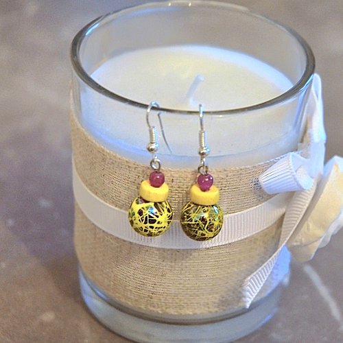Boucles d'oreilles pendantes perles graffiti jaune et noir