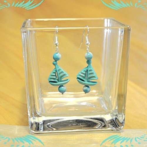 Boucles d'oreilles pendantes voilier bleu vert