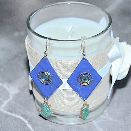 Boucles d'oreilles pendantes losange émaux
