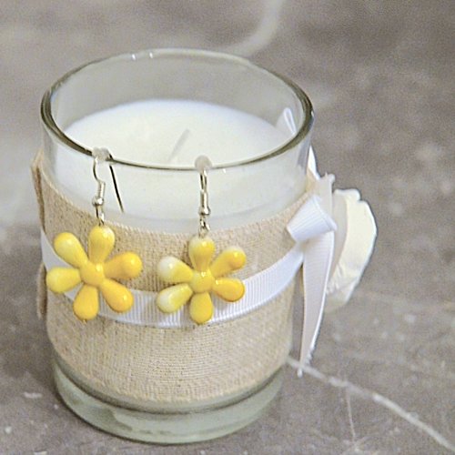 Boucles d'oreilles pendantes perles fleurs blanc jaune