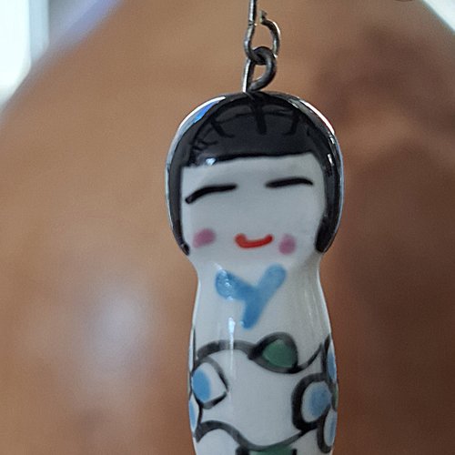 Boucles d'oreilles pendantes perles kokeshi