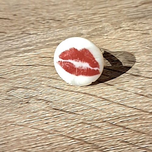 Bague réglable bouche rouge