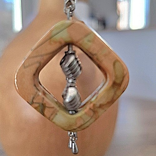 Boucles d'oreilles pendantes losange orange et argent