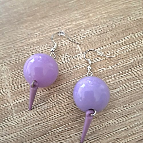 Boucles d'oreilles pendantes perles et pampilles mauve